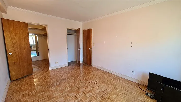 Sold by Azbel Real Estate, Inc. | media 17