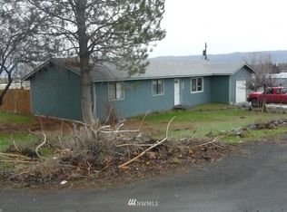 215 Hawthorne Dr NW, Royal City, WA 99357