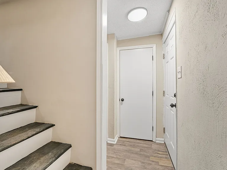 1310 Oakwood Ave — Photo 11