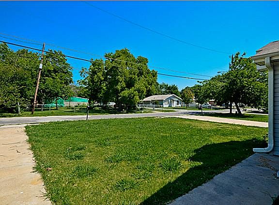 3rd image of 2305 W 13th Ave