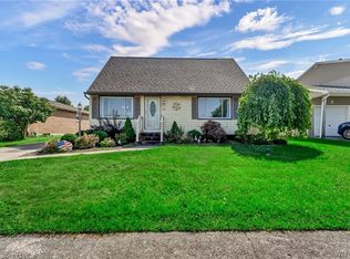 18 Highview Cir, Blasdell, NY 14219