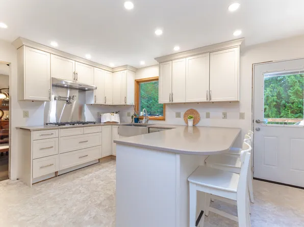 6296 130b St, Surrey, BC V3X 1R4