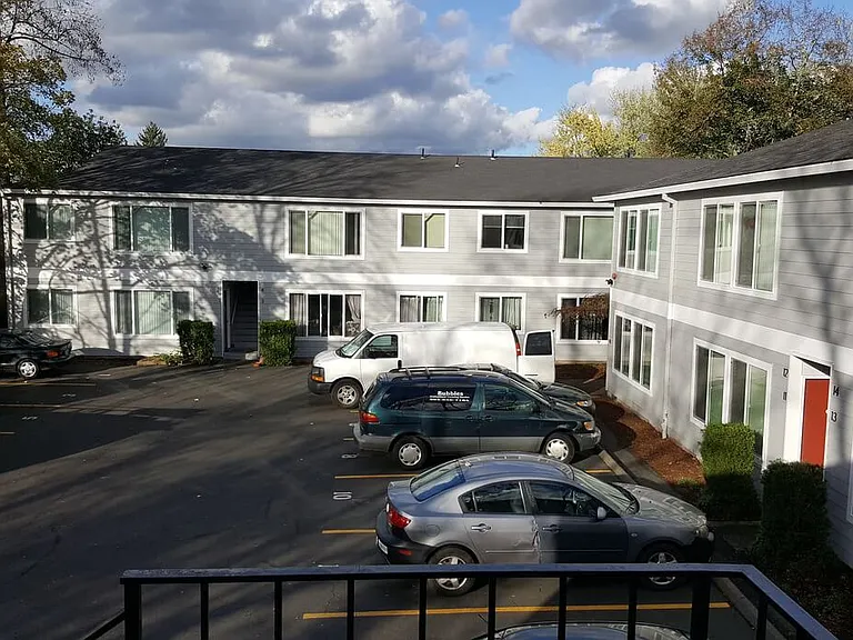 Tristin Square Apartments — Photo 2
