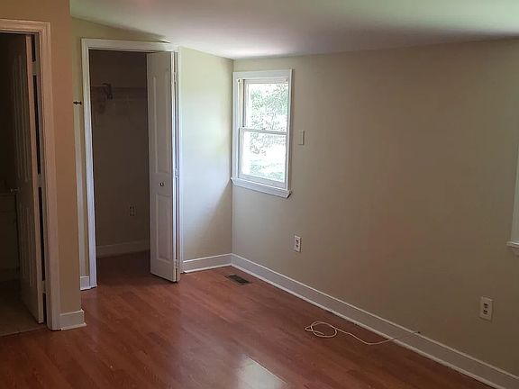 4th image of 3803 Larry St