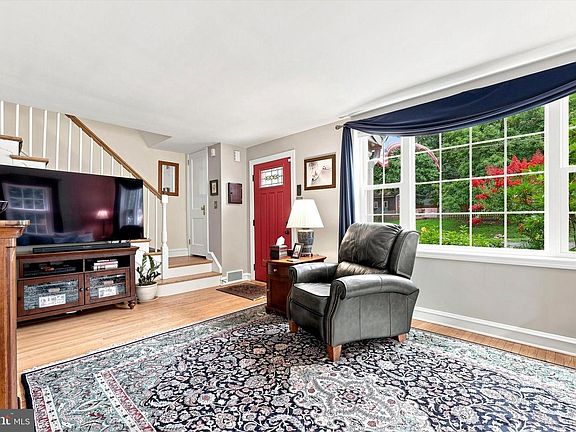 4th image of 103 Runnymede Ave
