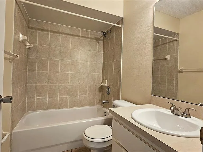 10368 Lansfield St — Photo 32