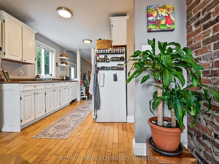 26 Sarah St — Photo 5