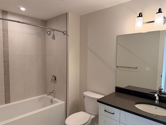 5th image of 2171 Van Horne Dr #105