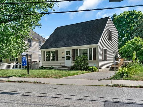2nd image of 815 Elm St