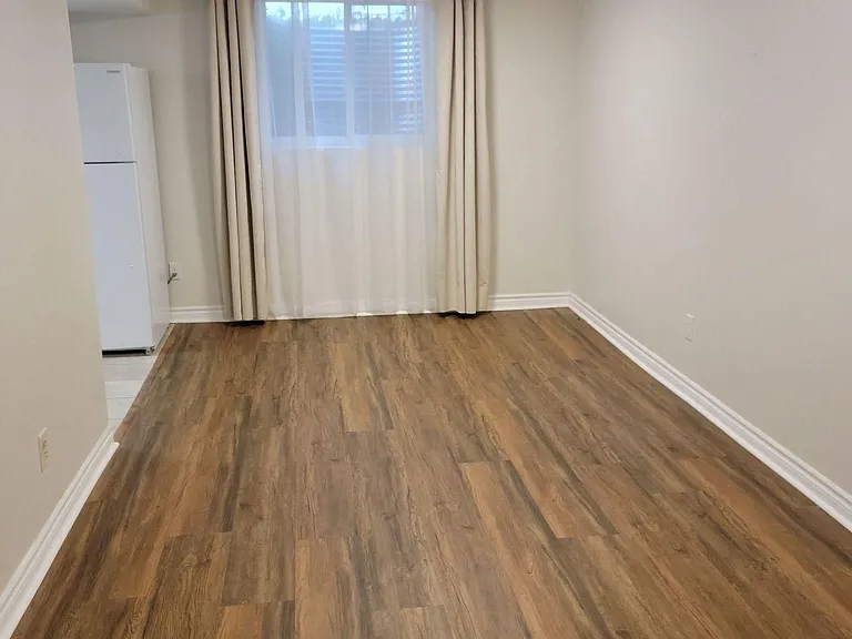 20 Mowat Cres #LOWER — Photo 19