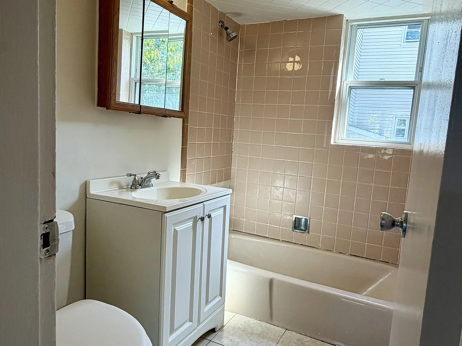 2 bed, $1,900 — Photo 4