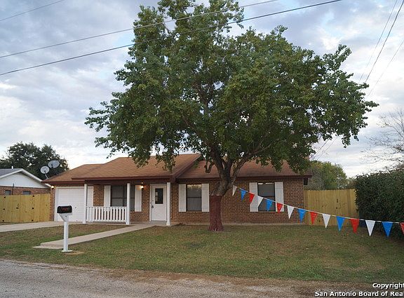 2nd image of 1103 Longleaf Dr