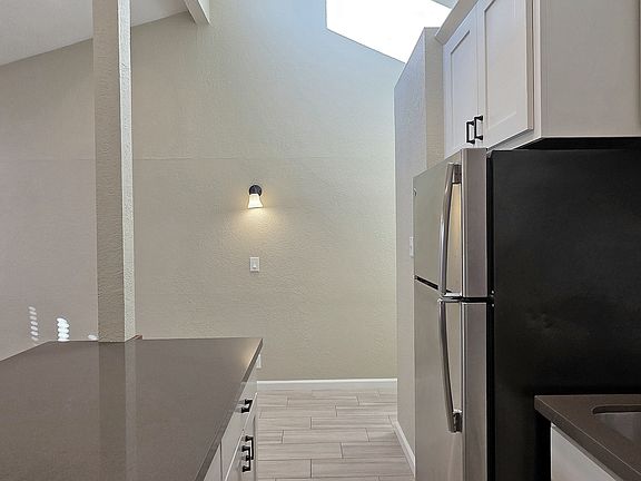 5th image of 2222 I St APT 12