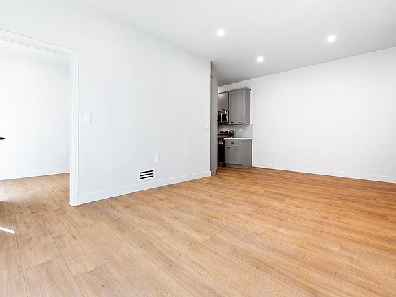 5th image of 7223 Willoughby Ave APT 102