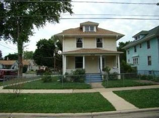 424 Ball St, Elgin, IL 60123