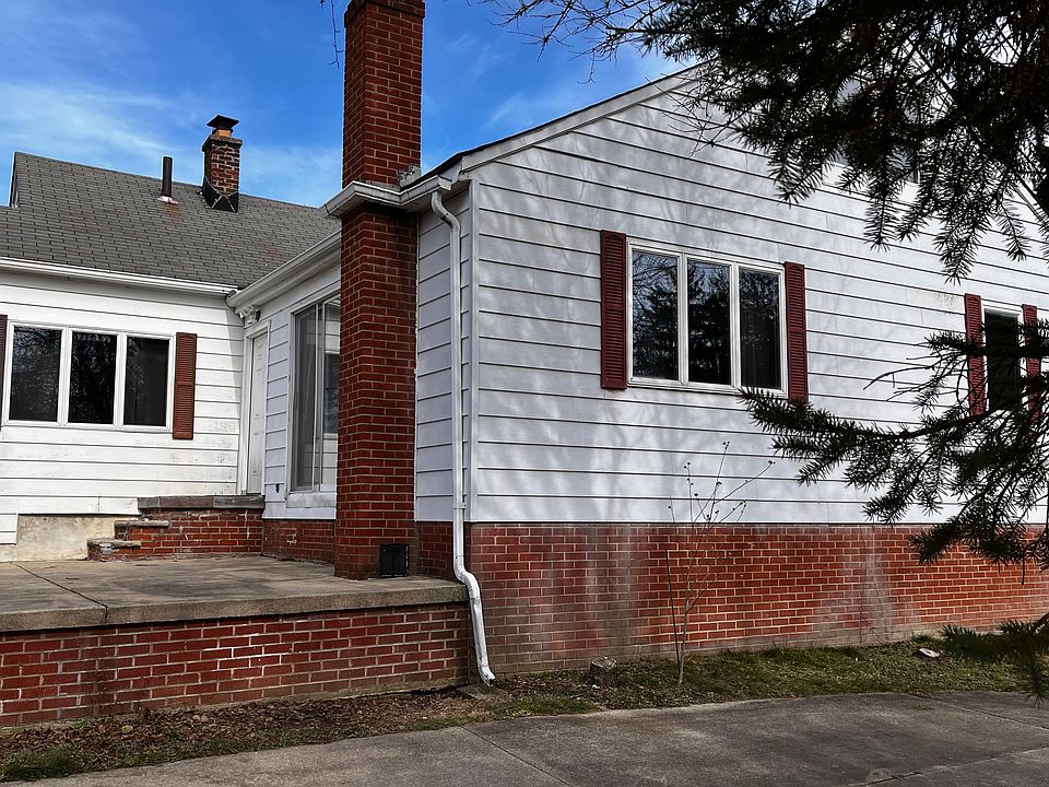 1st image of 2260 W 130th St