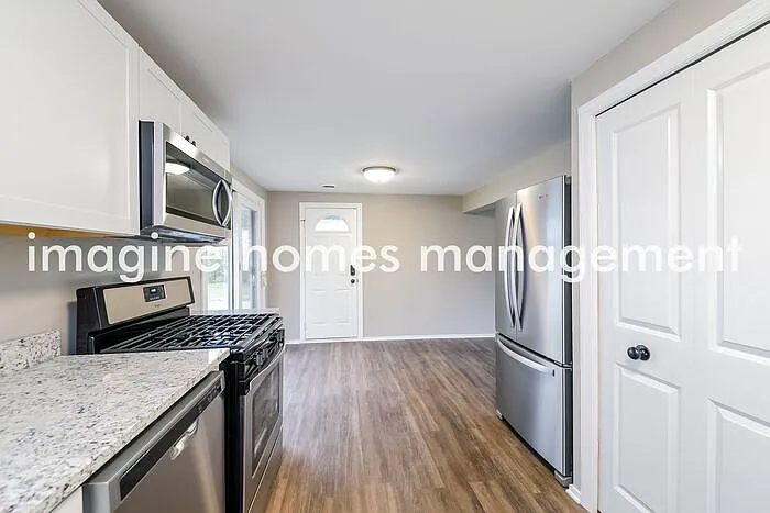 1879 Hillsdale Dr — Photo 7