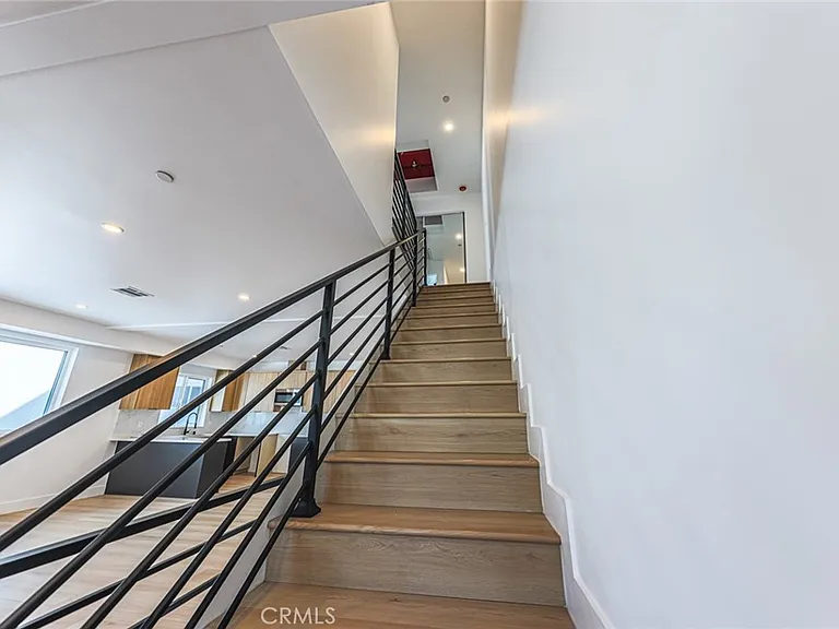 1237 N Orange Dr #B — Photo 23