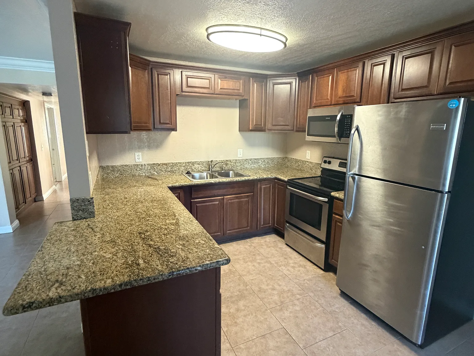 3 bed, 1120 sqft, $3,000 — Photo 2
