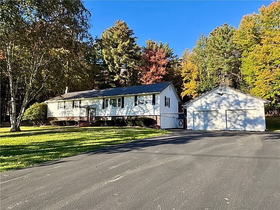 4th image of 322 Hell Hollow Rd