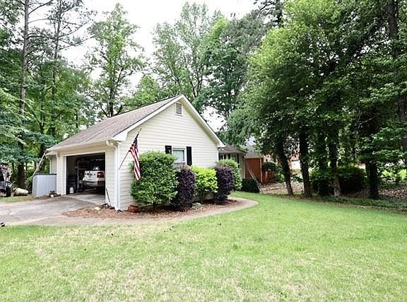 2nd image of 1149 Magnolia Dr