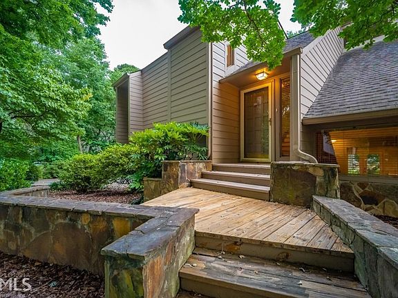 5th image of 3930 Tall Pine Dr