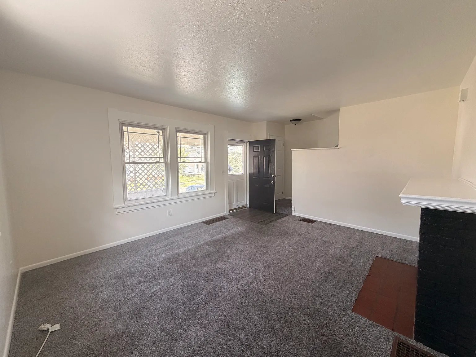 3 bed, 1128 sqft, $1,400 — Photo 2