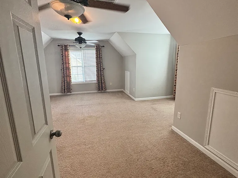 207 Bennington Dr — Photo 15
