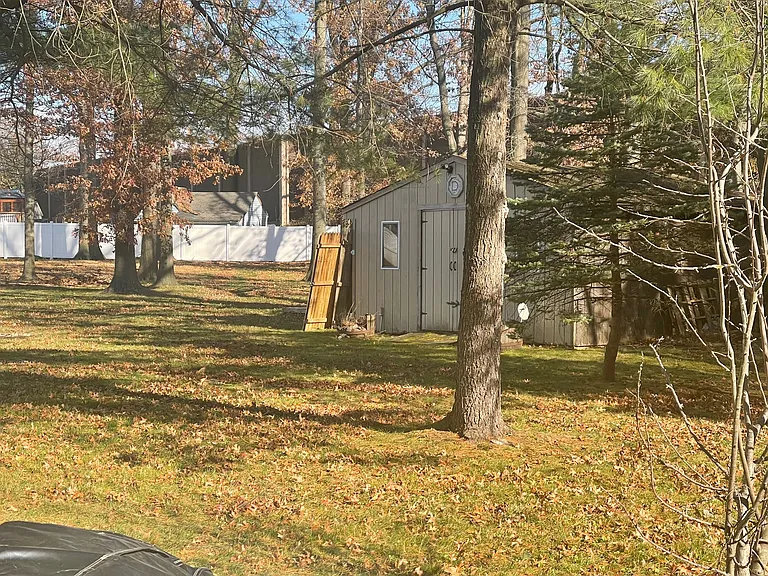 41 Albert Ave — Photo 15