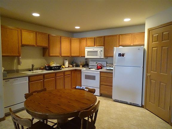 3rd image of 21 N Shore Dr APT 5