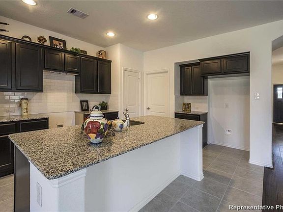 5th image of 1633 Meadow Trail Ln
