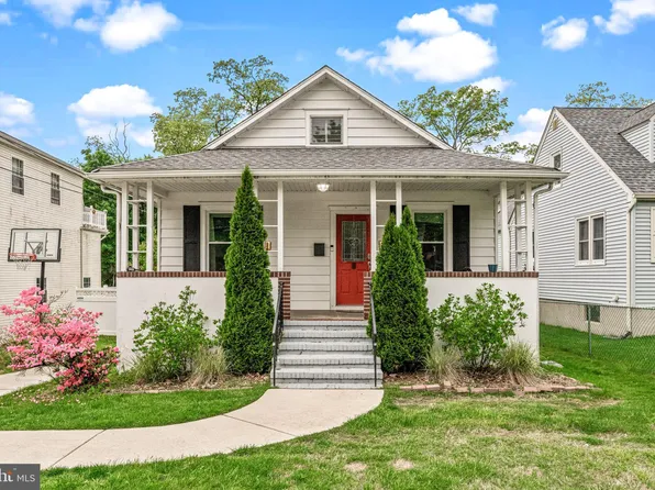 206 S Lippincott Ave, Maple Shade, NJ 08052