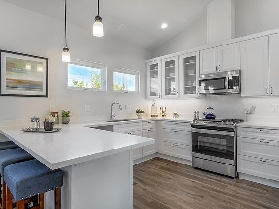4th image of 534 S Branciforte Ave