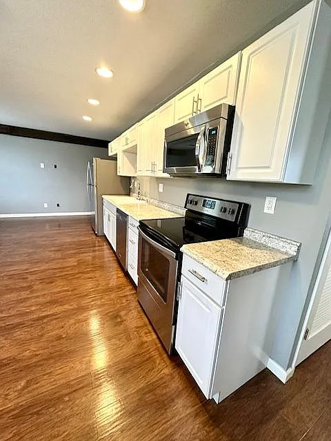 2 bed, 1000 sqft, $1,200 — Photo 2