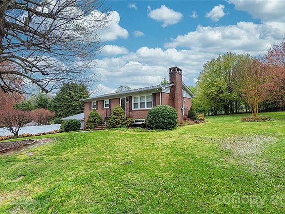 3rd image of 2258 Amelia Ct