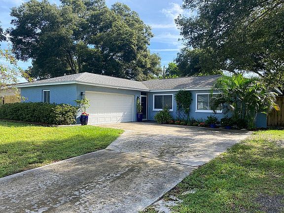 2nd image of 1605 Calamondin Ln W