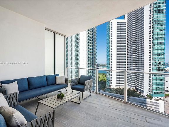 4th image of 851 NE 1st Ave Unit 2409