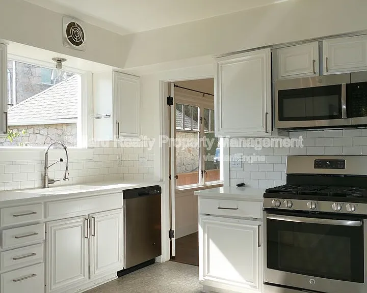 3246 Conkling Pl W — Photo 12