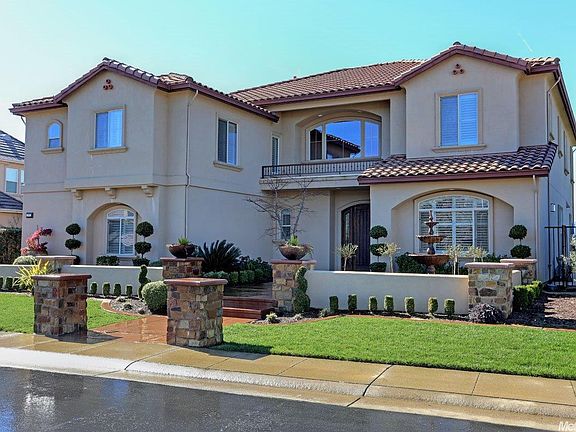 3rd image of 767 Grandview Dr