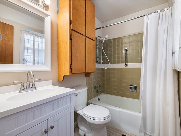 3rd image of 2205 SE 15th St