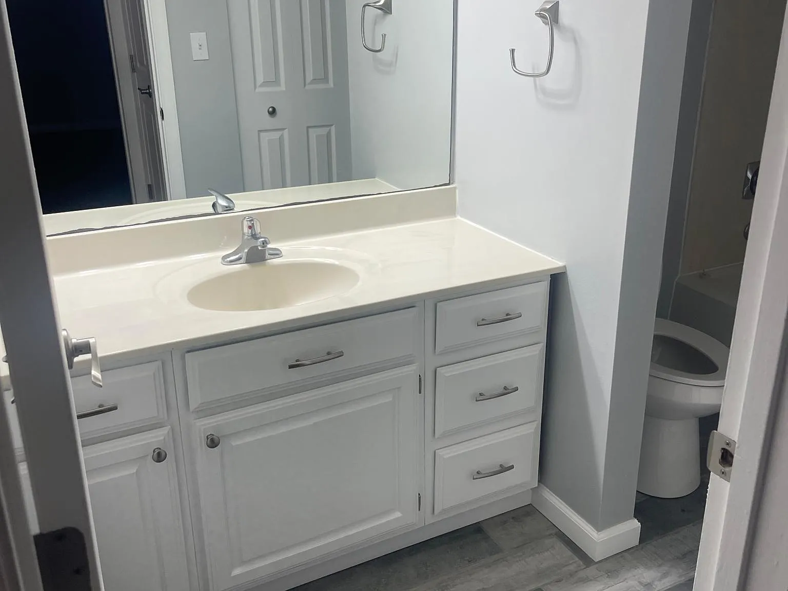 10555 Montgomery Rd — Photo 3