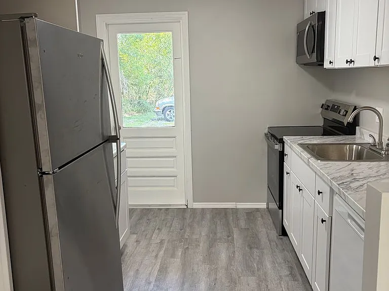 190 W Ventris Ave — Photo 4