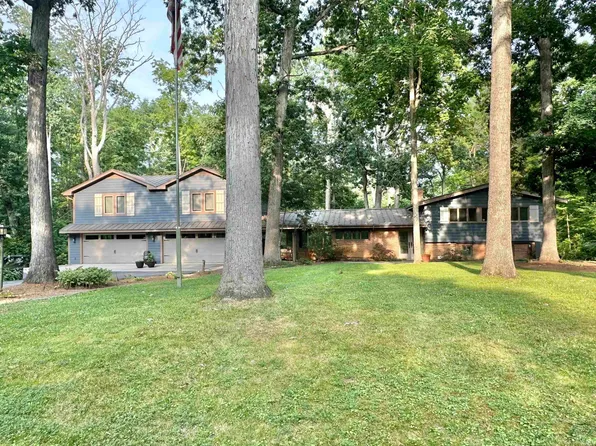 1535 Wood Moor Dr, Fort Wayne, IN 46804
