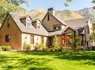 37 E Lone Hollow Dr, Sandy, UT 84092
