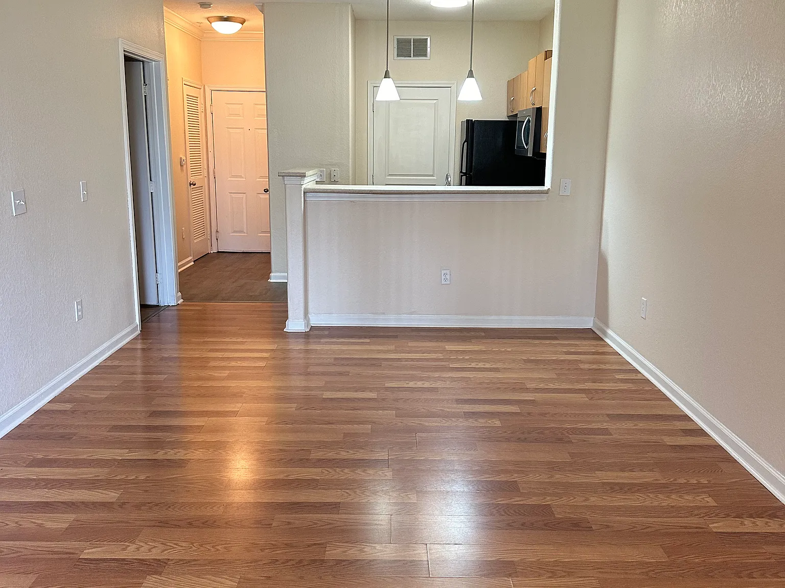 8290 Gate Pkwy W — Photo 2