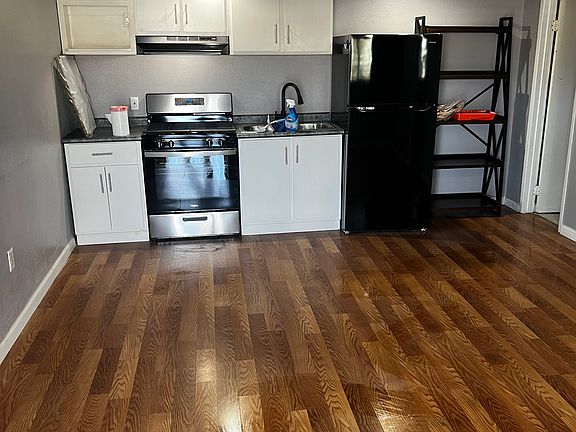 3rd image of 1135 Parkyns Ave #2