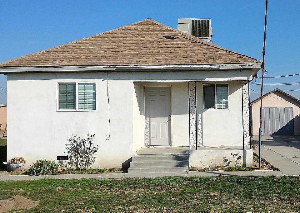 Front of the house, detached one car garage on the right