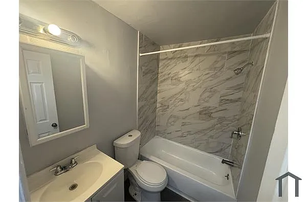 Building Photo - 4835 N 6th St #203