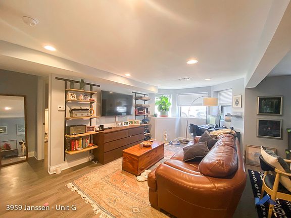 3rd image of 3945 N Janssen Ave #2249923