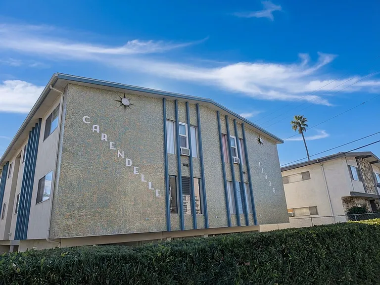 11936 Burbank Blvd — Photo 16